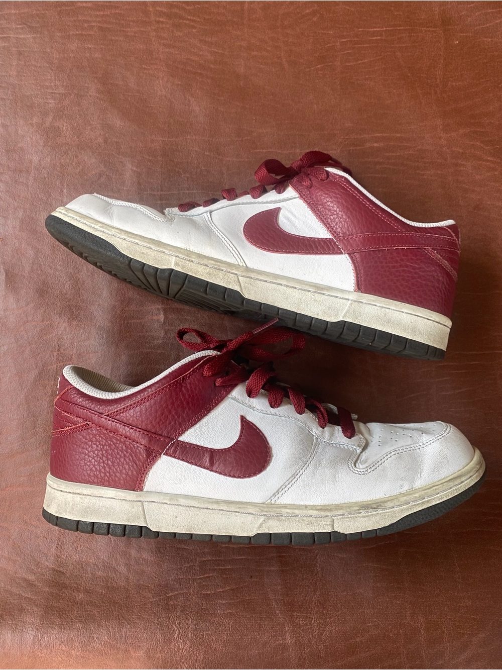 2007 Nike Low-Top Sneakers in White and Burgundy Red